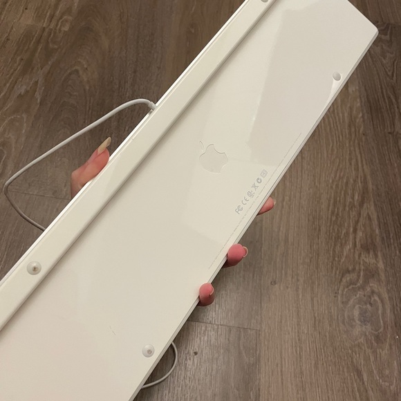 Apple Keyboard with USB - Picture 7 of 11